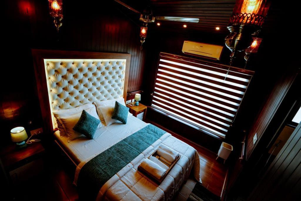 Why Not Houseboat Hotel Alappuzha Kültér fotó
